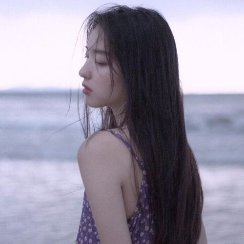 2025孤独照片女生头像