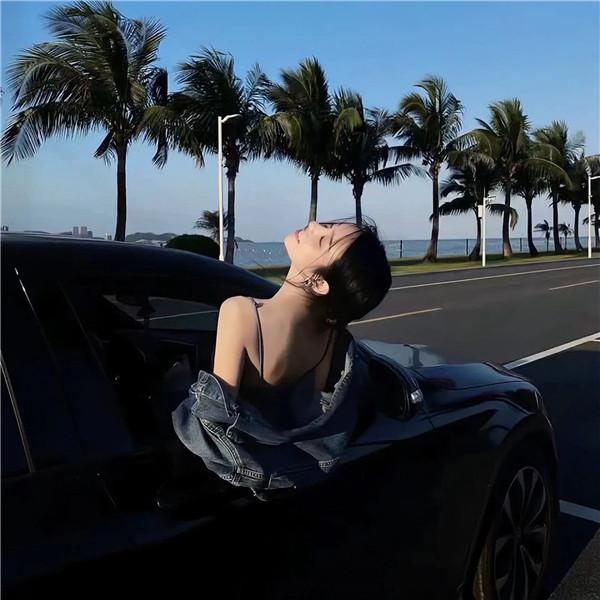酒脱女生自由感头像真人