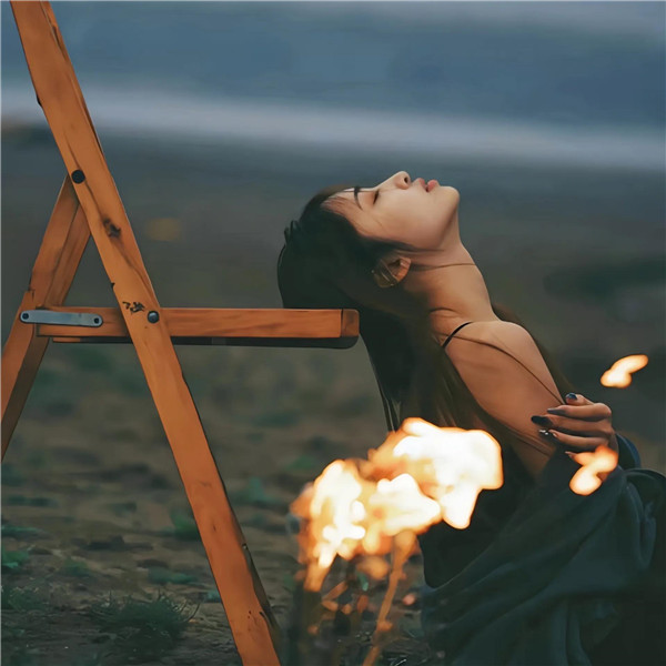 酒脱女生自由感头像真人