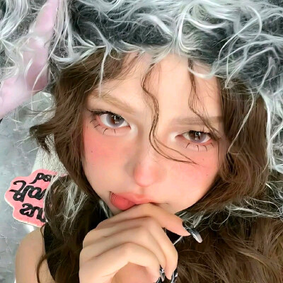 2025潮流女生头像最新版