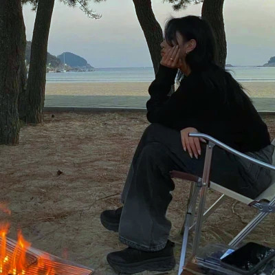 2025女生最潮超拽最火qq头像