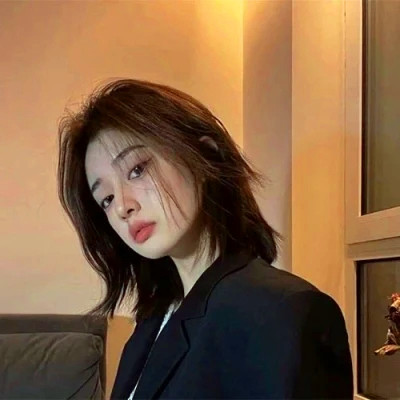 2025女生最潮超拽最火qq头像