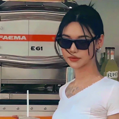 2025女生最潮超拽最火qq头像