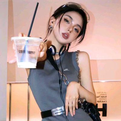 很潮流的女生头像2025最新版高清