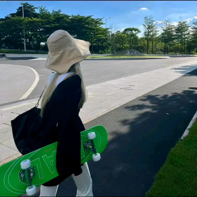 女生超酷2025年最火微信头像 