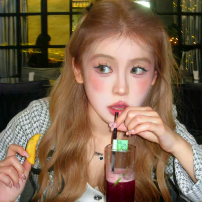女生超酷2025年最火微信头像 