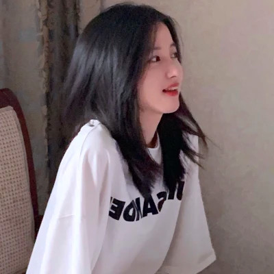 独特又精致的优质女生真人头像