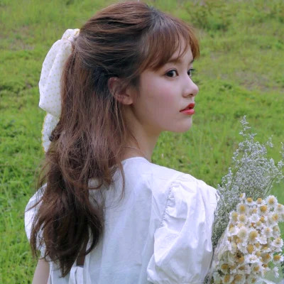 精选微信女生真人头像