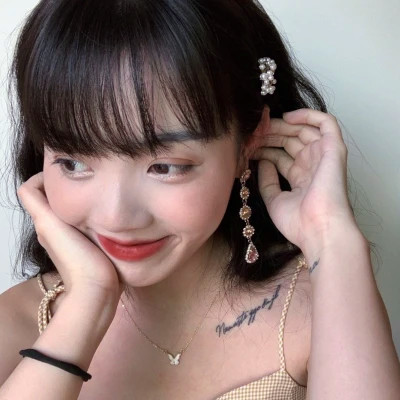 精选微信女生真人头像