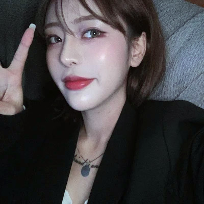与众不同的微信女生真人头像