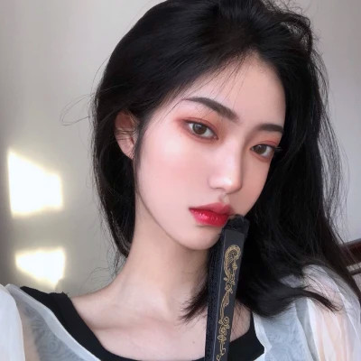 与众不同的微信女生真人头像