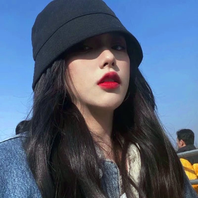 风格真人女生头像