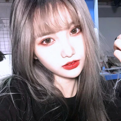 风格真人女生头像