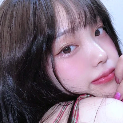 风格真人女生头像