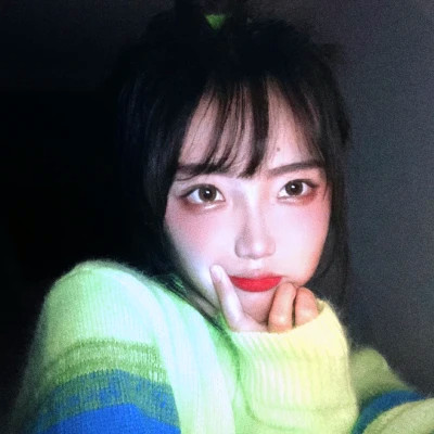 风格真人女生头像