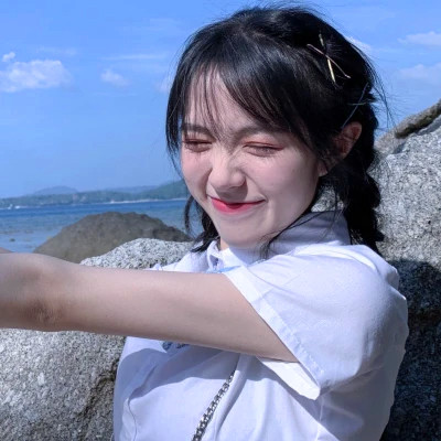 风格真人女生头像