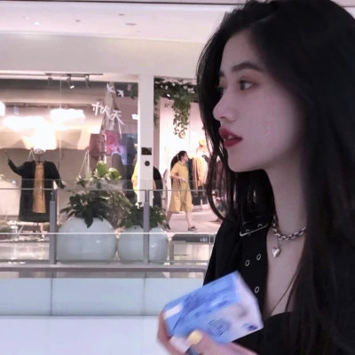 风格真人女生头像