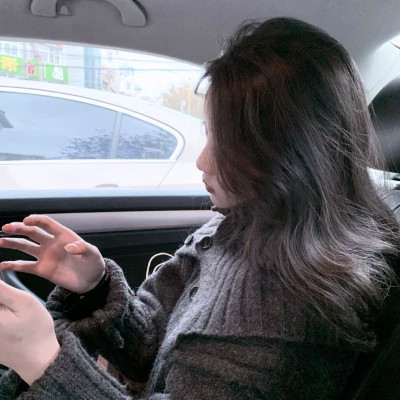 风格真人女生头像