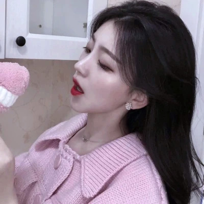最新最热真人女生头像