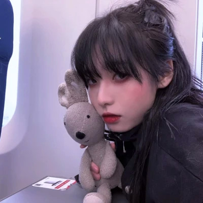 最新最热真人女生头像