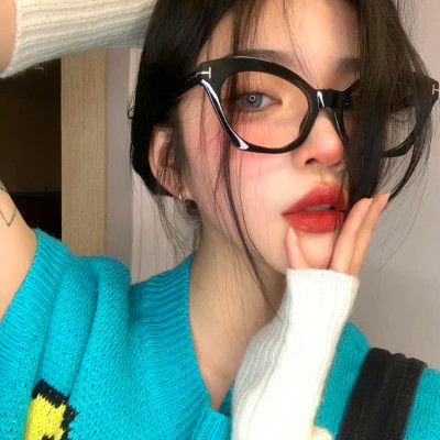 个性十足真人女生头像