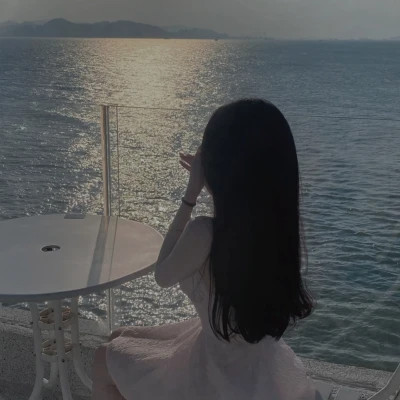 女生仙气飘飘的背影头像图片