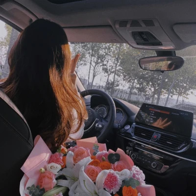 女生仙气飘飘的背影头像图片