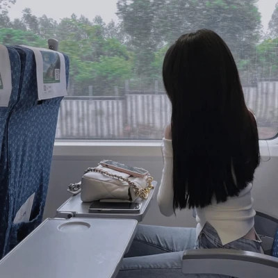 女生仙气飘飘的背影头像图片