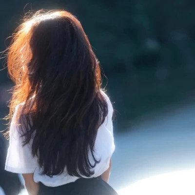 女生仙气飘飘的背影头像图片
