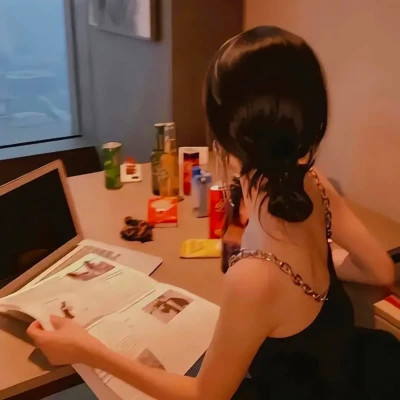 女生仙气飘飘的背影头像图片