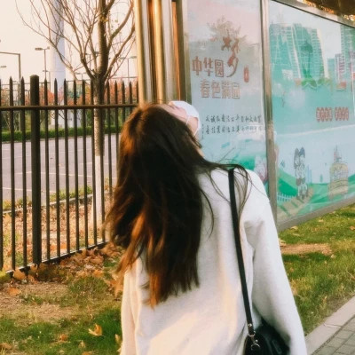 女生仙气飘飘的背影头像图片