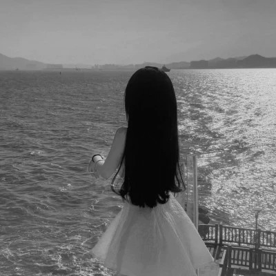 黑色高级感女生头像背影