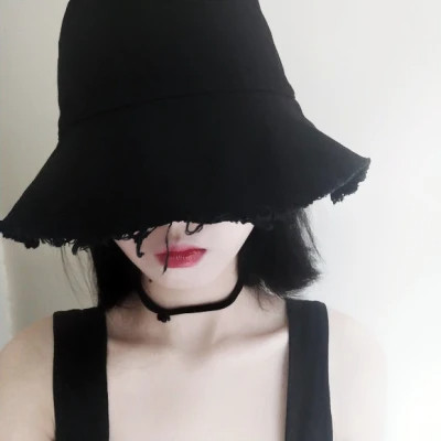 戴帽子女生头像图片