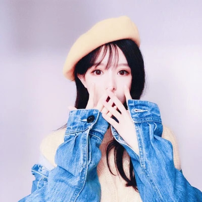 戴帽子女生头像图片