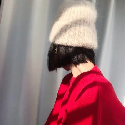 戴帽子女生头像图片