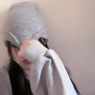 戴帽子女生头像图片