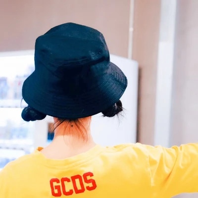 戴帽子的最新女头像图片
