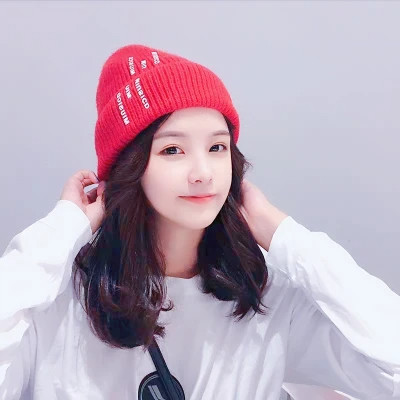 戴帽子的最新女头像图片