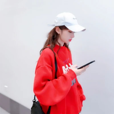 戴帽子遮脸女生头像图片