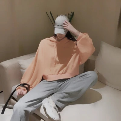 戴帽子遮脸女生头像图片
