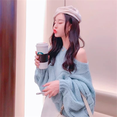 酷酷的戴帽子女生头像图片
