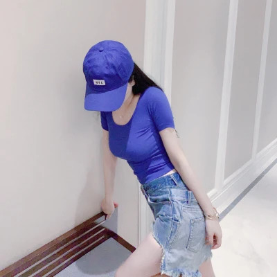 酷酷的戴帽子女生头像图片
