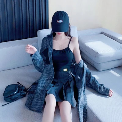 酷酷的戴帽子女生头像图片
