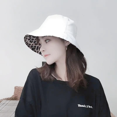 酷酷的戴帽子女生头像图片