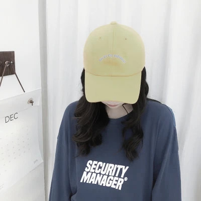 酷酷的戴帽子女生头像图片