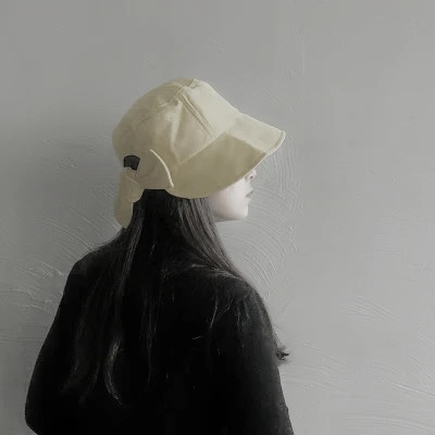 酷酷的戴帽子女生头像图片