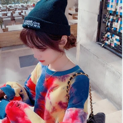 戴帽子女生头像高级真人图片