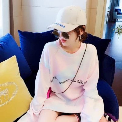 戴帽子女生头像高级真人图片
