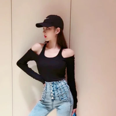 戴帽子女生头像高级真人图片