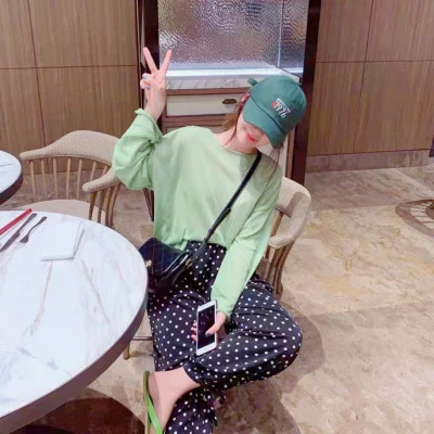 女生头像高冷戴帽子侧脸